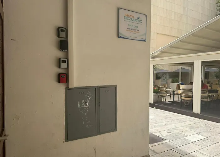 Apartman Zara, Centar